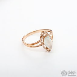 個性珠寶定制 18k玫瑰金鑲嵌翡翠蛋面戒指的藝術(shù)與工藝